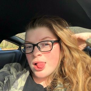 Meet your Posher, Marissa